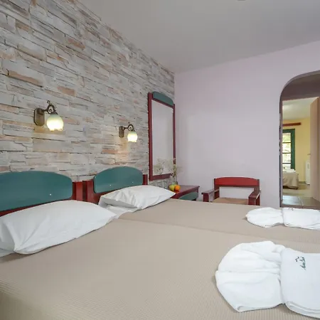 Naxos 4*