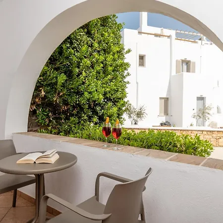 فندق Naxos 4*