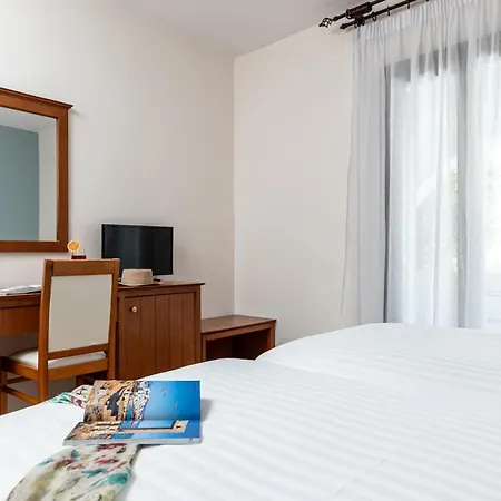 Naxos By Icon Blue Hotel 4*