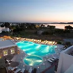 מלון Naxos 4*