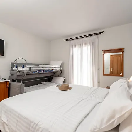 Naxos Hotel 4*