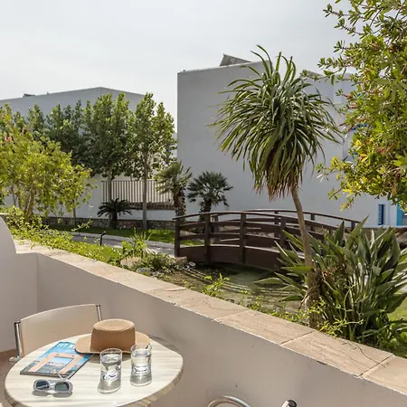 Naxos 4*