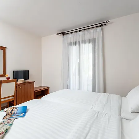 Naxos By Icon Blue 4*