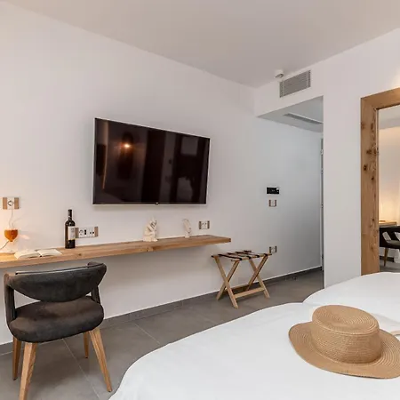 Naxos Hotell 4*